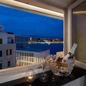Top Rooms Split