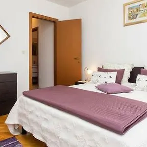  Apartment Bucka