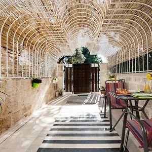 Ibis Your Cosy Oasis With Private Parking And Patio Split